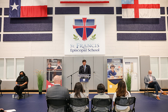 053_St. Francis Tie Ceremony_
