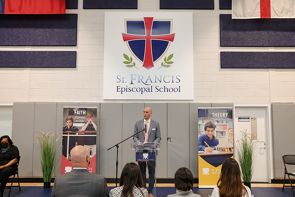 062_St. Francis Tie Ceremony_